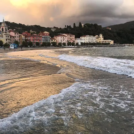 San Terenzo Lovely Small On The Water 3+2 דירה לריצ'י