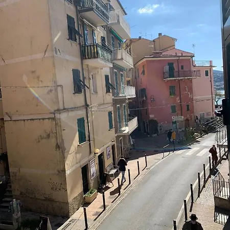 San Terenzo Lovely Small On The Water 3+2 דירה